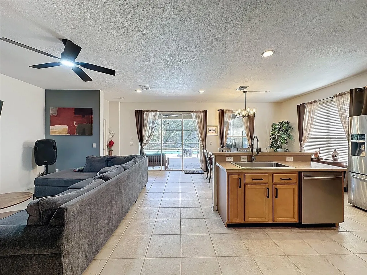 Slide show image of the Orlando Florida Home for Sale 10