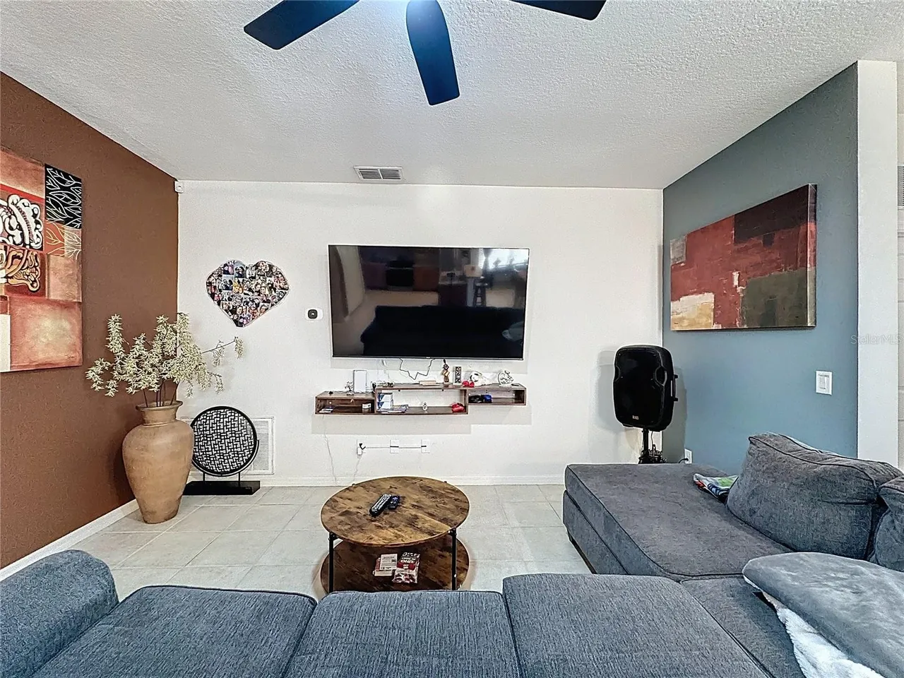 Slide show image of the Orlando Florida Home for Sale 11