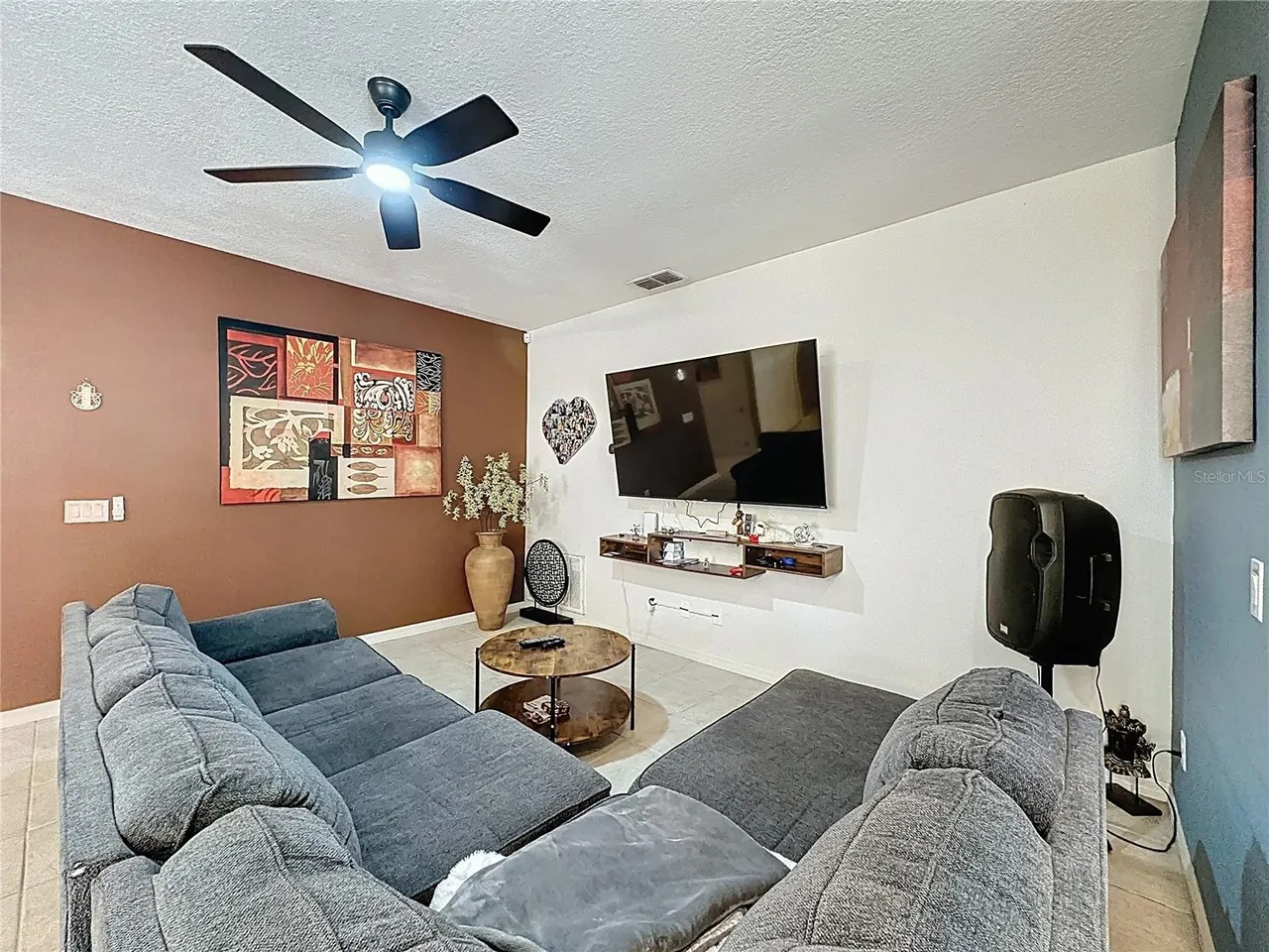 Slide show image of the Orlando Florida Home for Sale 12