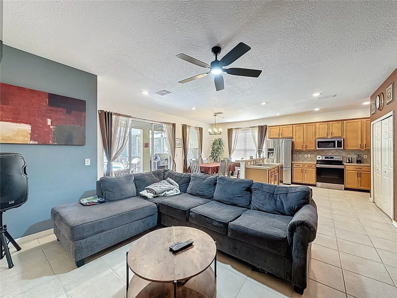 Slide show image of the Orlando Florida Home for Sale 13