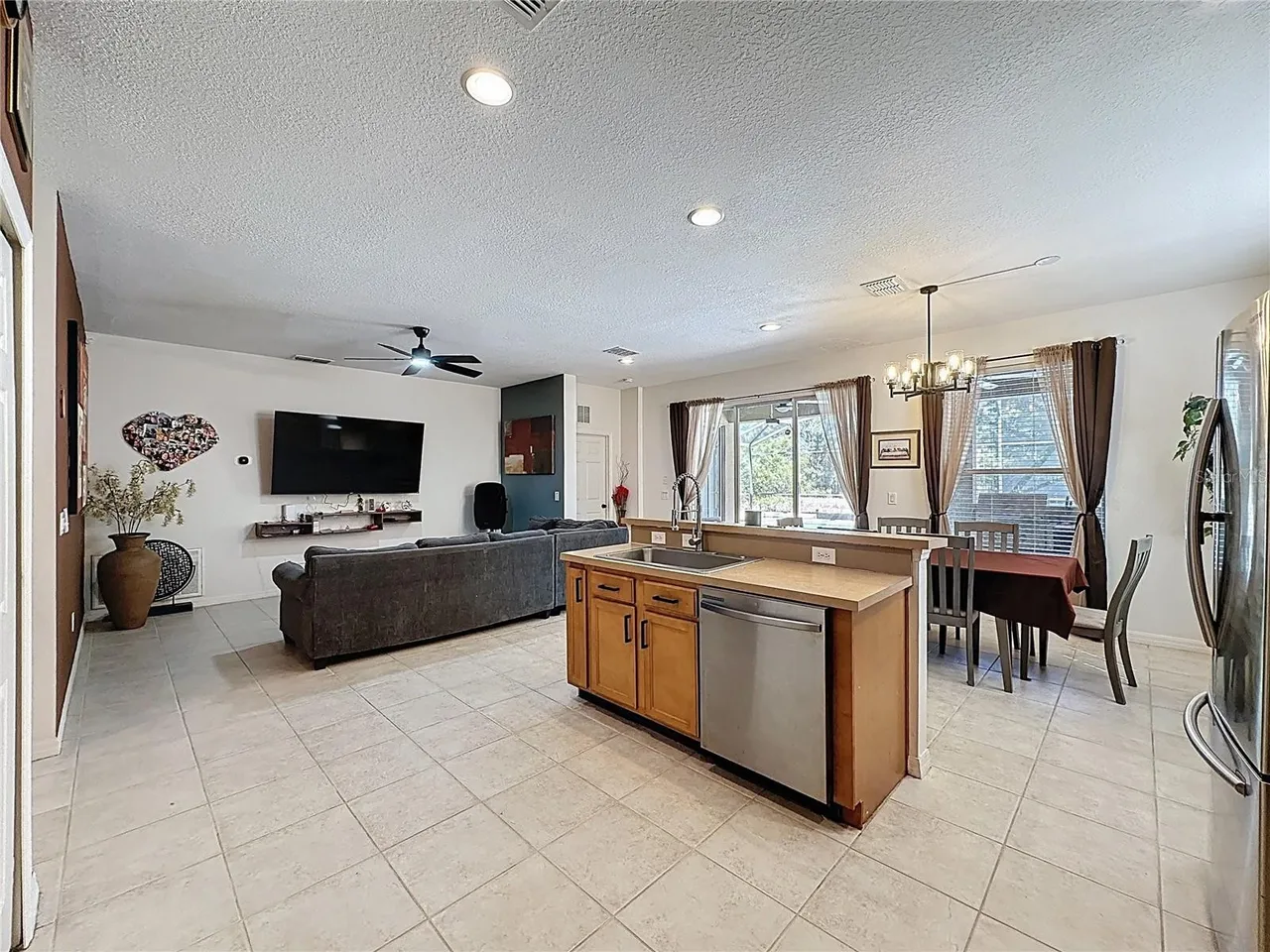Slide show image of the Orlando Florida Home for Sale 17
