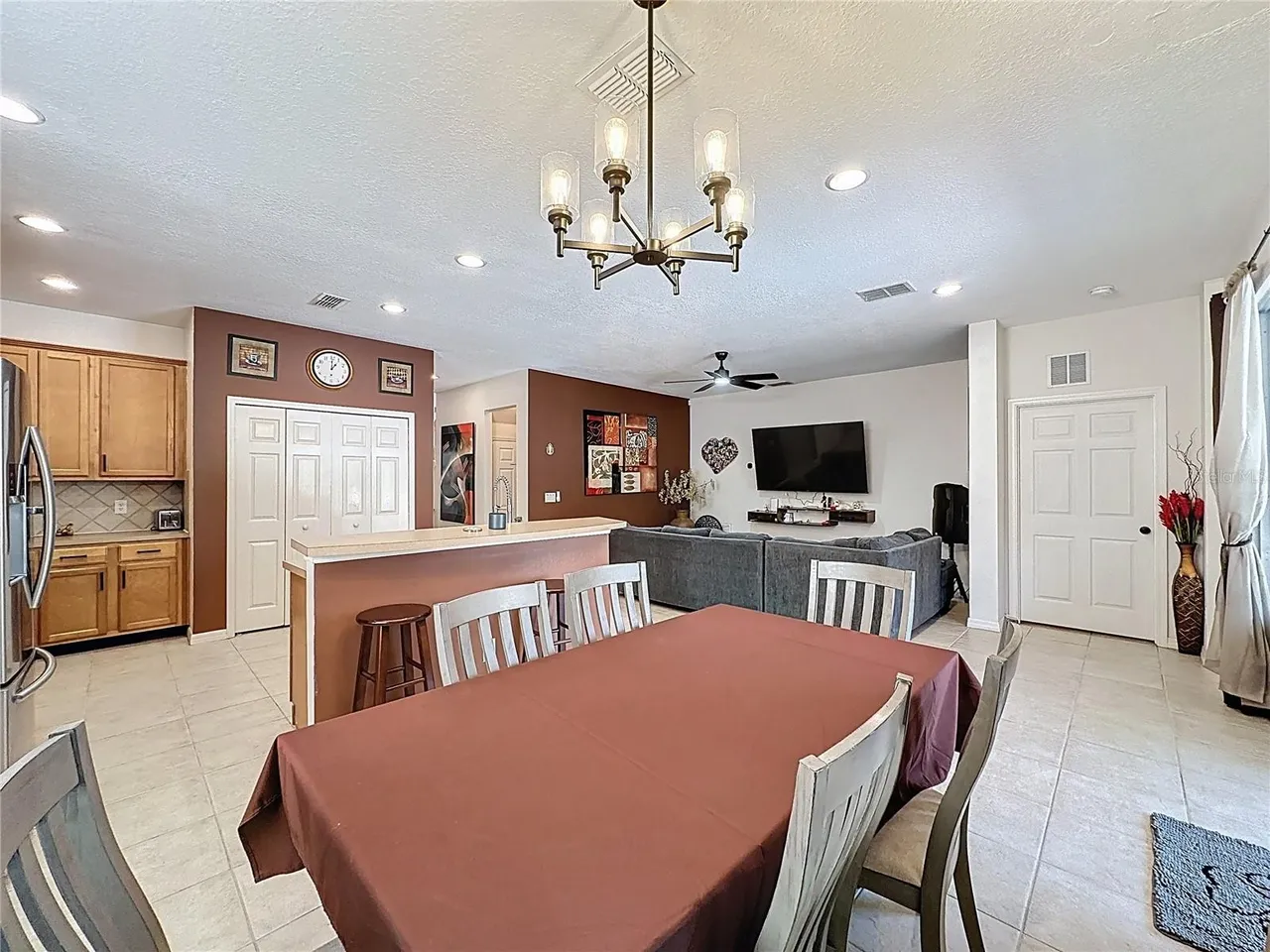 Slide show image of the Orlando Florida Home for Sale 21