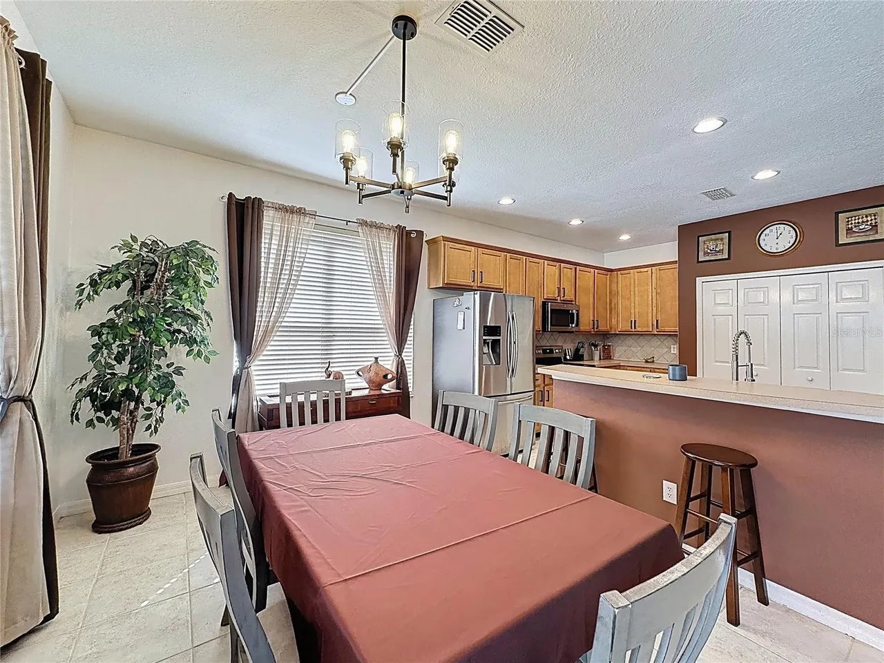 Slide show image of the Orlando Florida Home for Sale 22