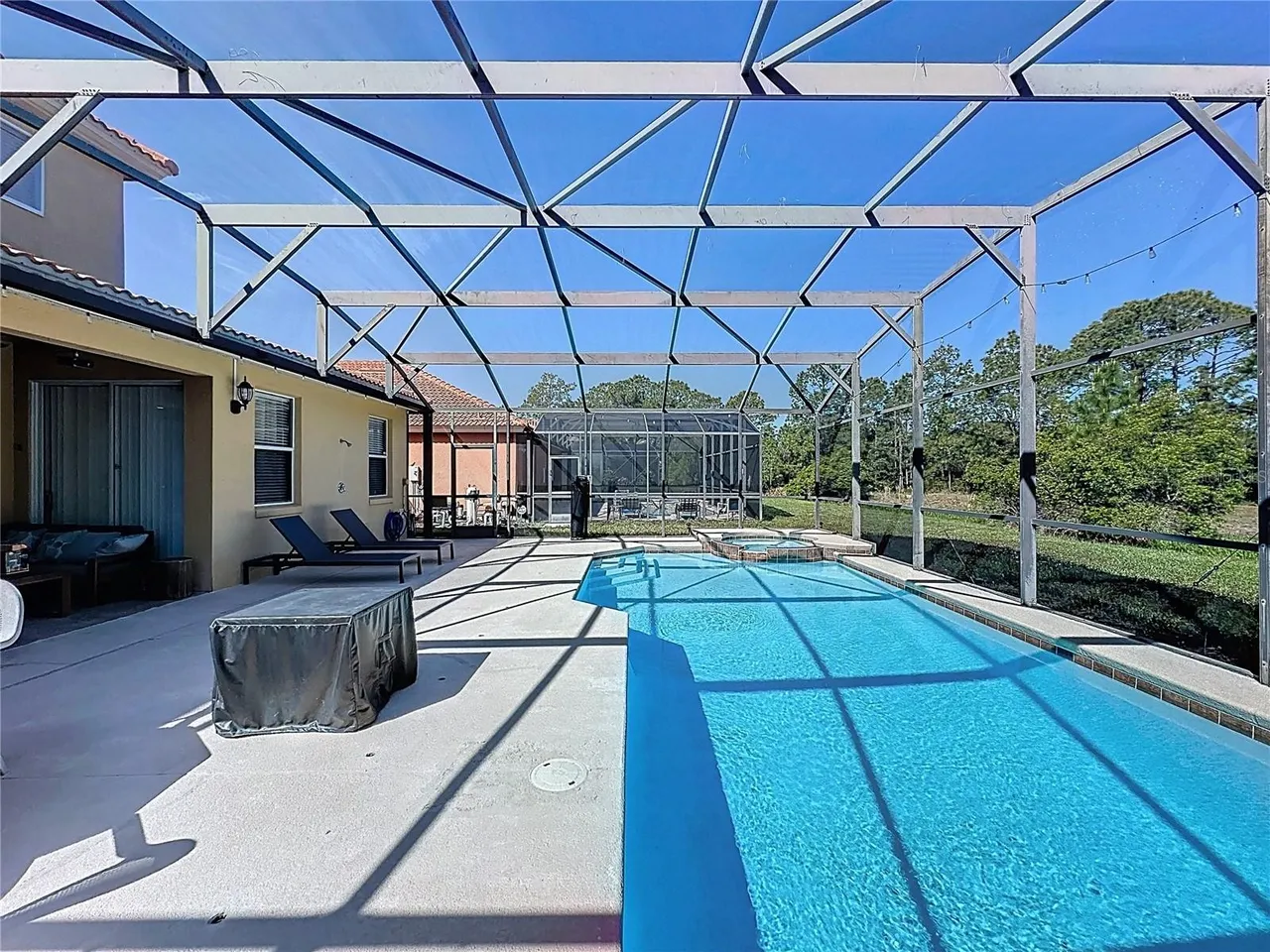 Slide show image of the Orlando Florida Home for Sale 27