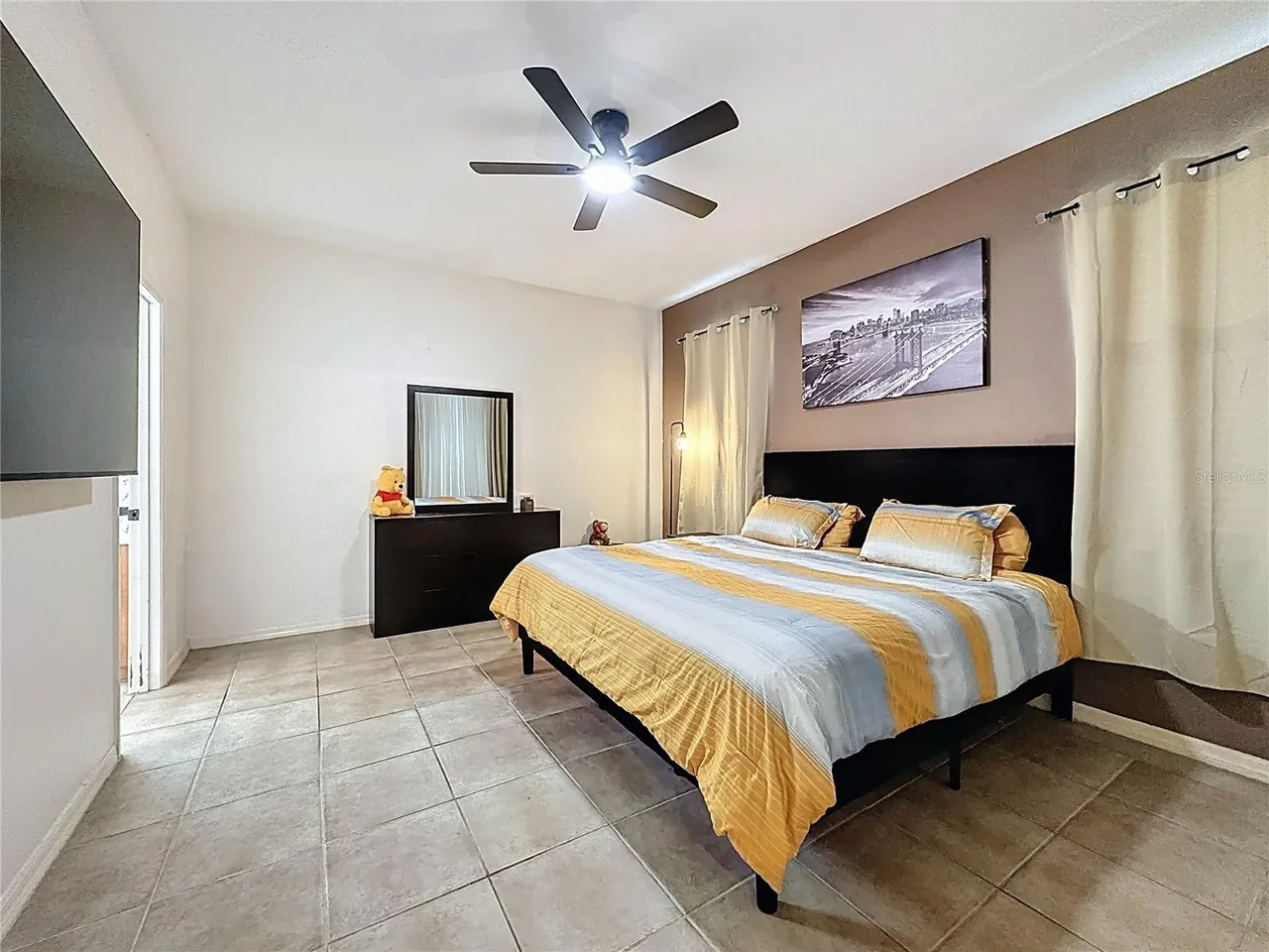 Slide show image of the Orlando Florida Home for Sale 32