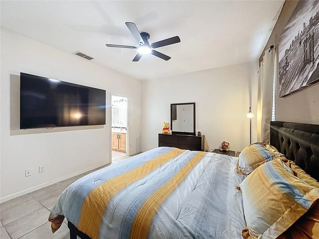Slide show image of the Orlando Florida Home for Sale 33
