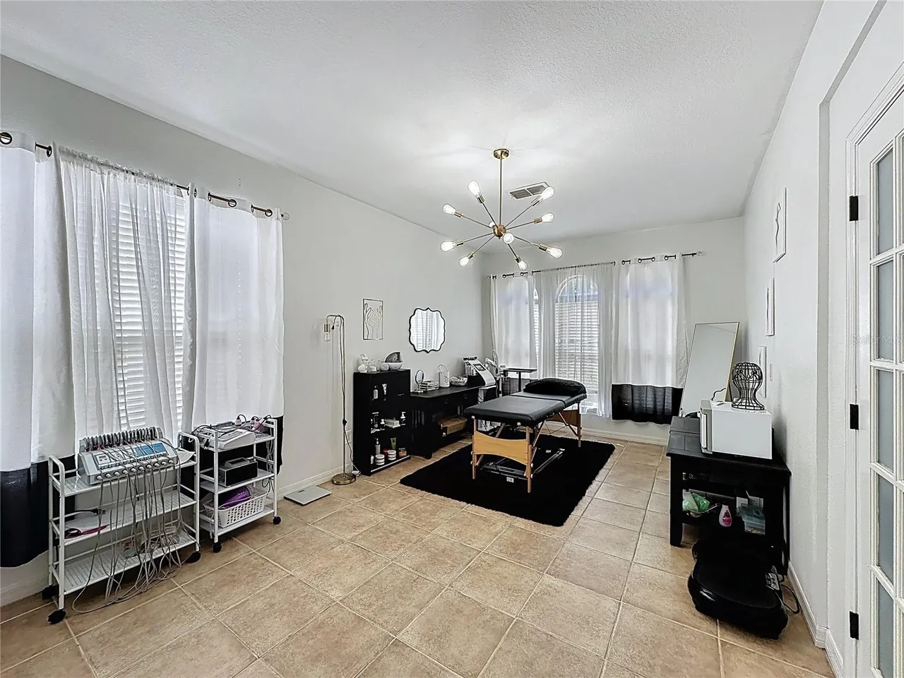 Slide show image of the Orlando Florida Home for Sale 38