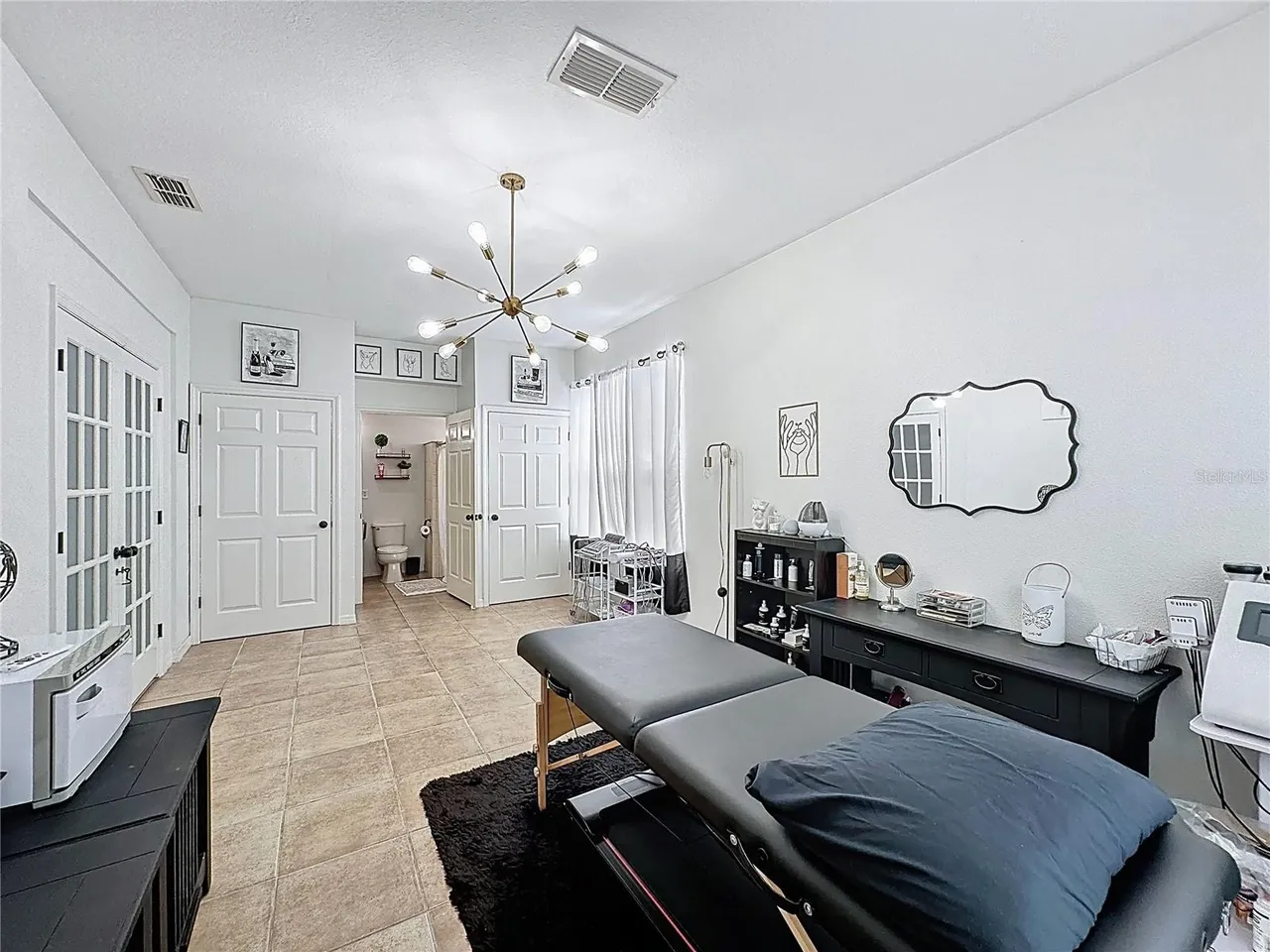 Slide show image of the Orlando Florida Home for Sale 42