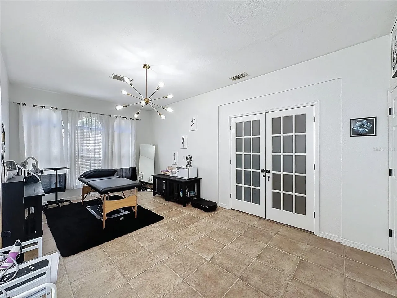 Slide show image of the Orlando Florida Home for Sale 43