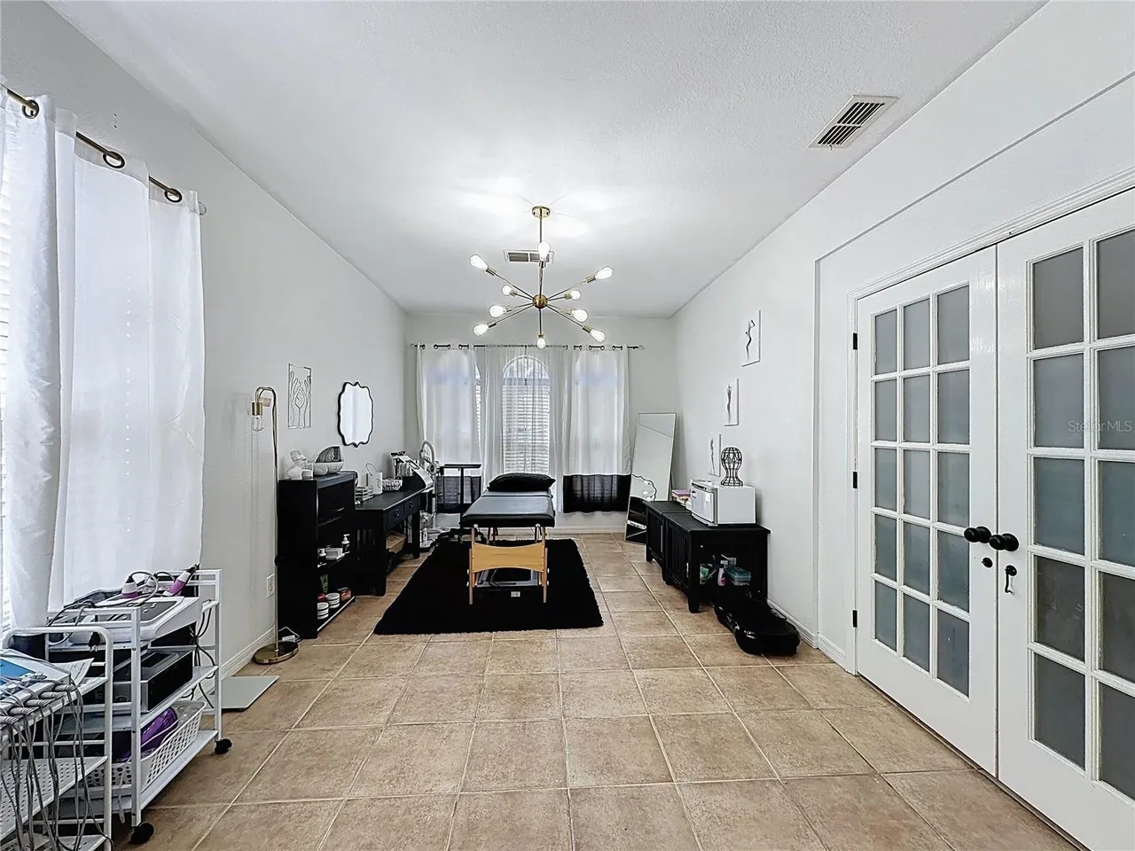 Slide show image of the Orlando Florida Home for Sale 44