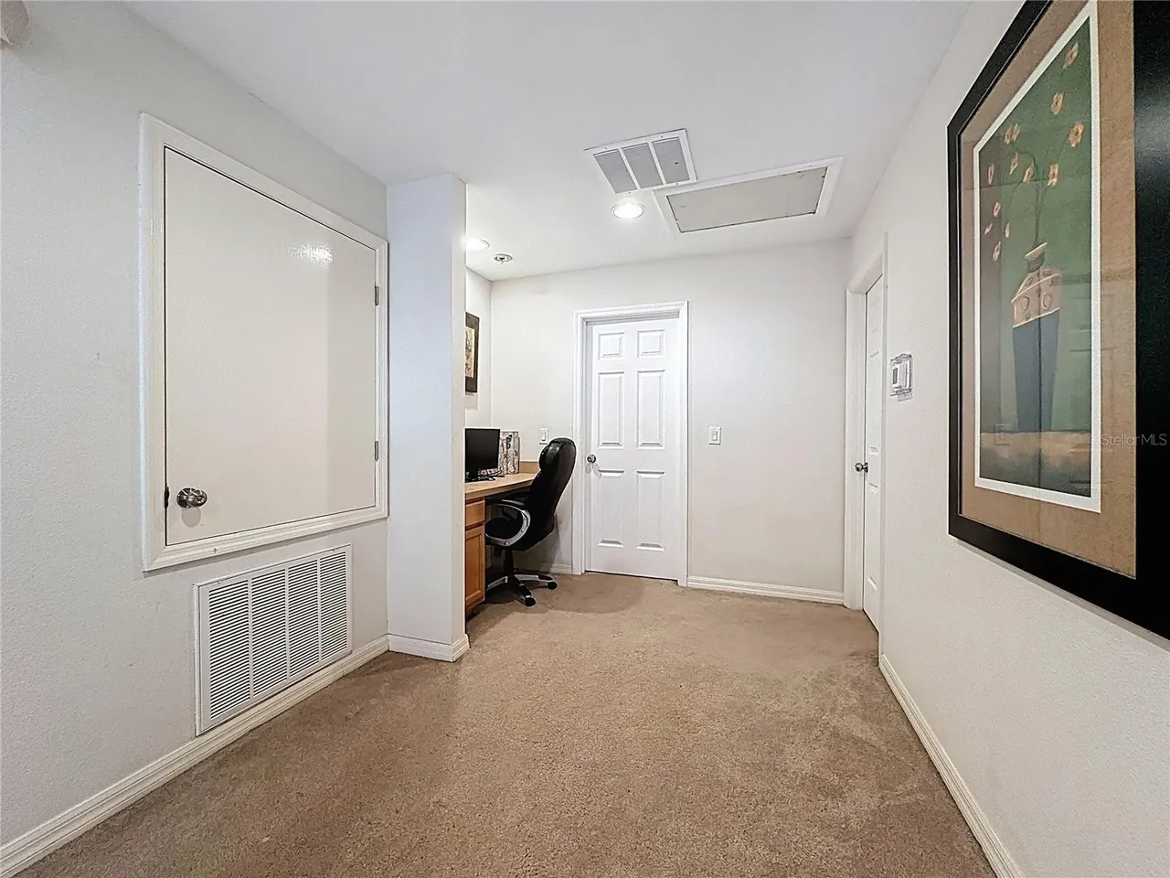 Slide show image of the Orlando Florida Home for Sale 47