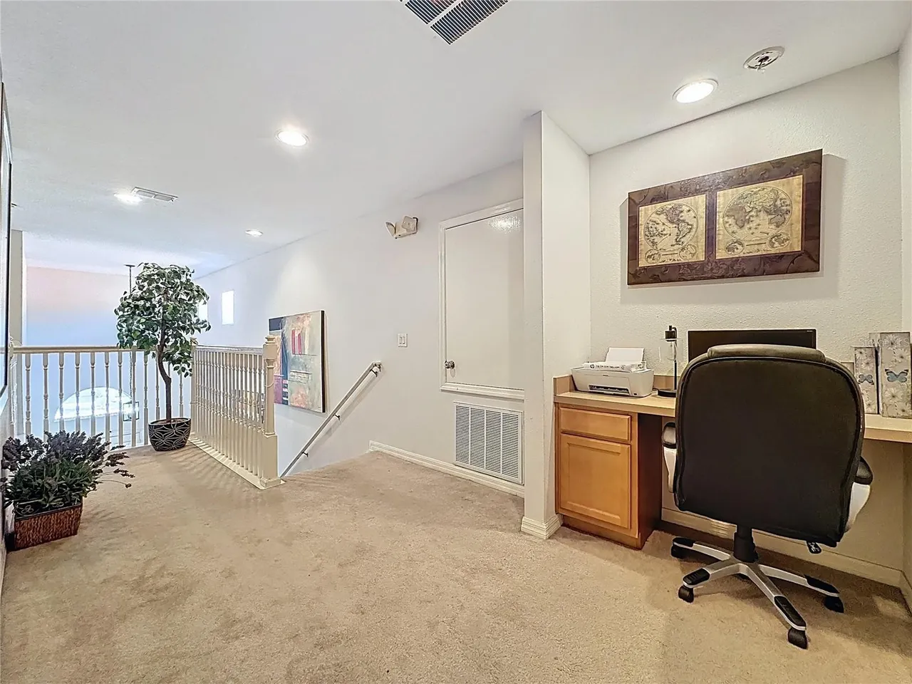 Slide show image of the Orlando Florida Home for Sale 48