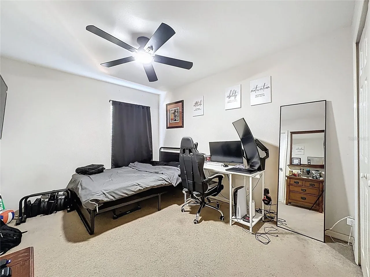 Slide show image of the Orlando Florida Home for Sale 53