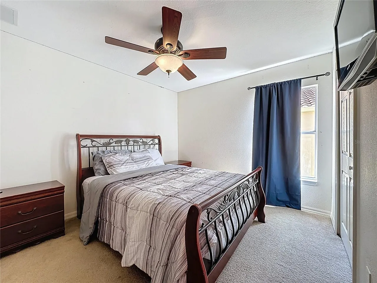 Slide show image of the Orlando Florida Home for Sale 61