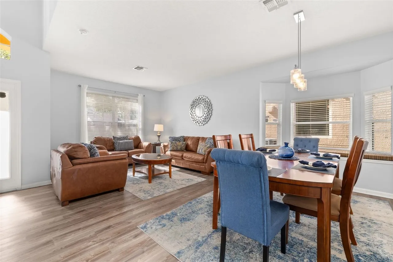 Slide show image of the Orlando Florida Home for Sale 10