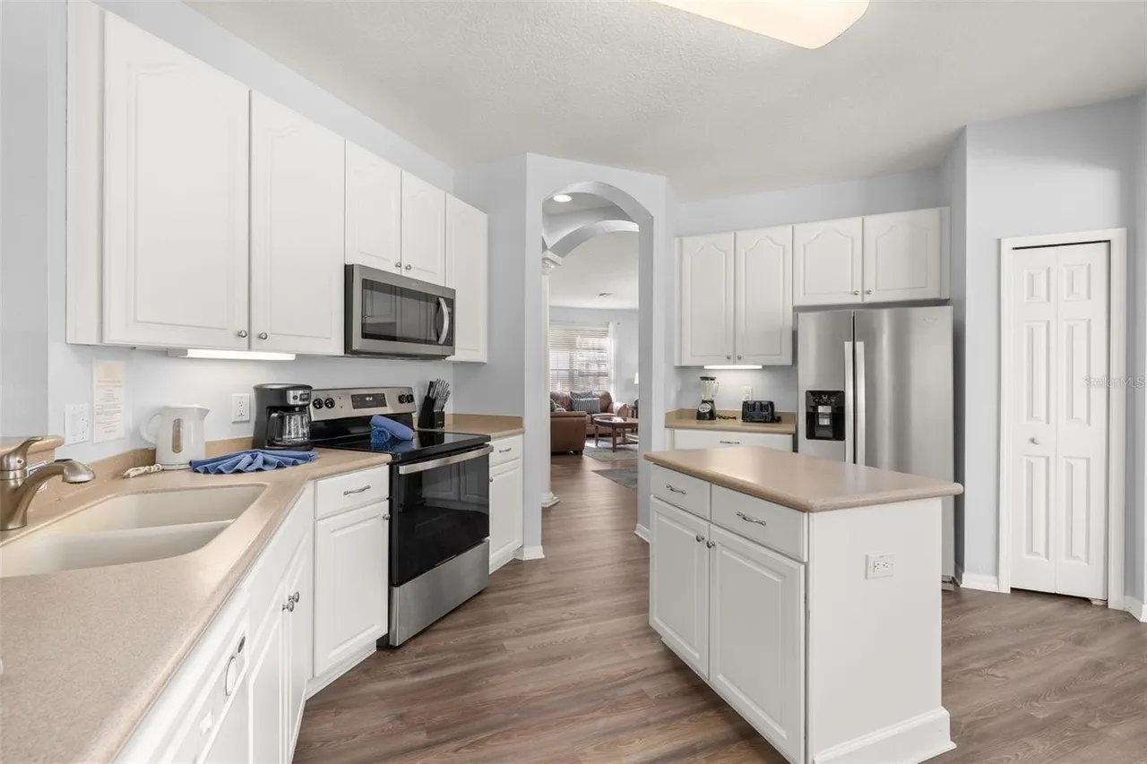 Slide show image of the Orlando Florida Home for Sale 15