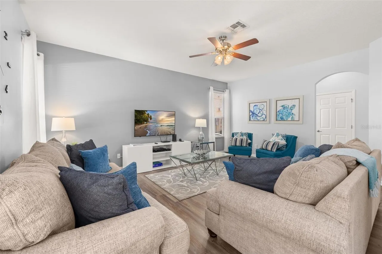 Slide show image of the Orlando Florida Home for Sale 25