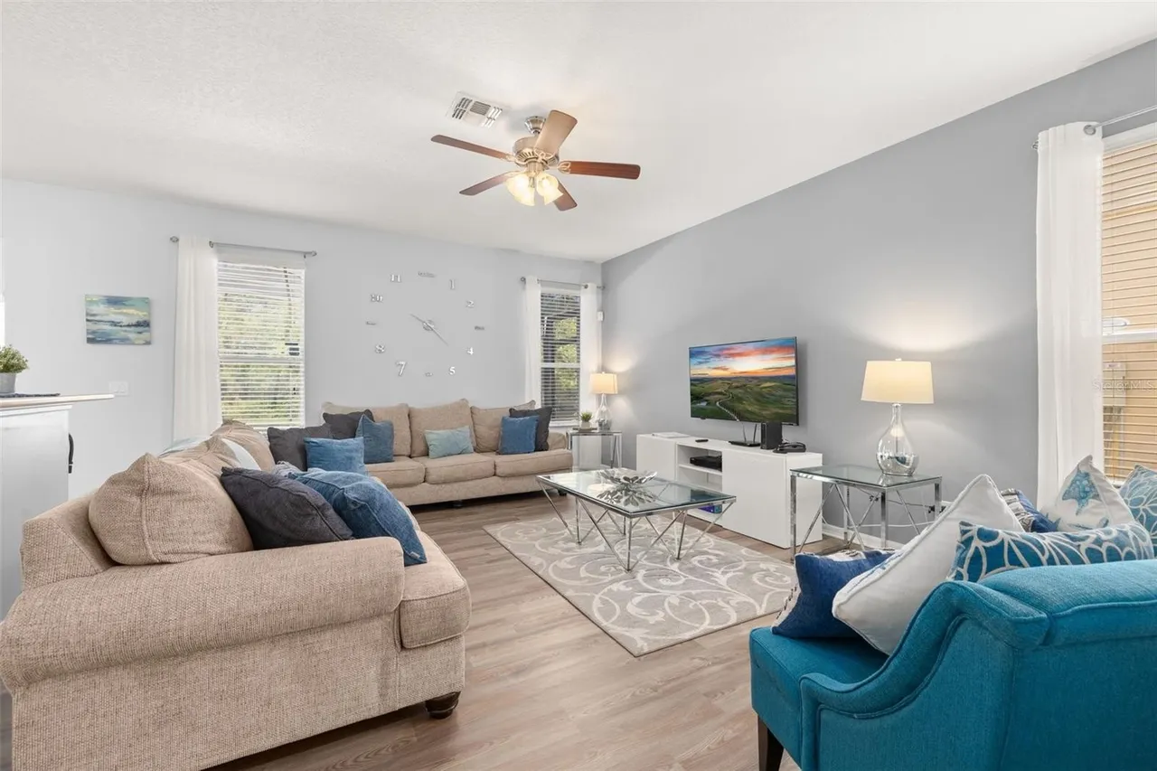 Slide show image of the Orlando Florida Home for Sale 26