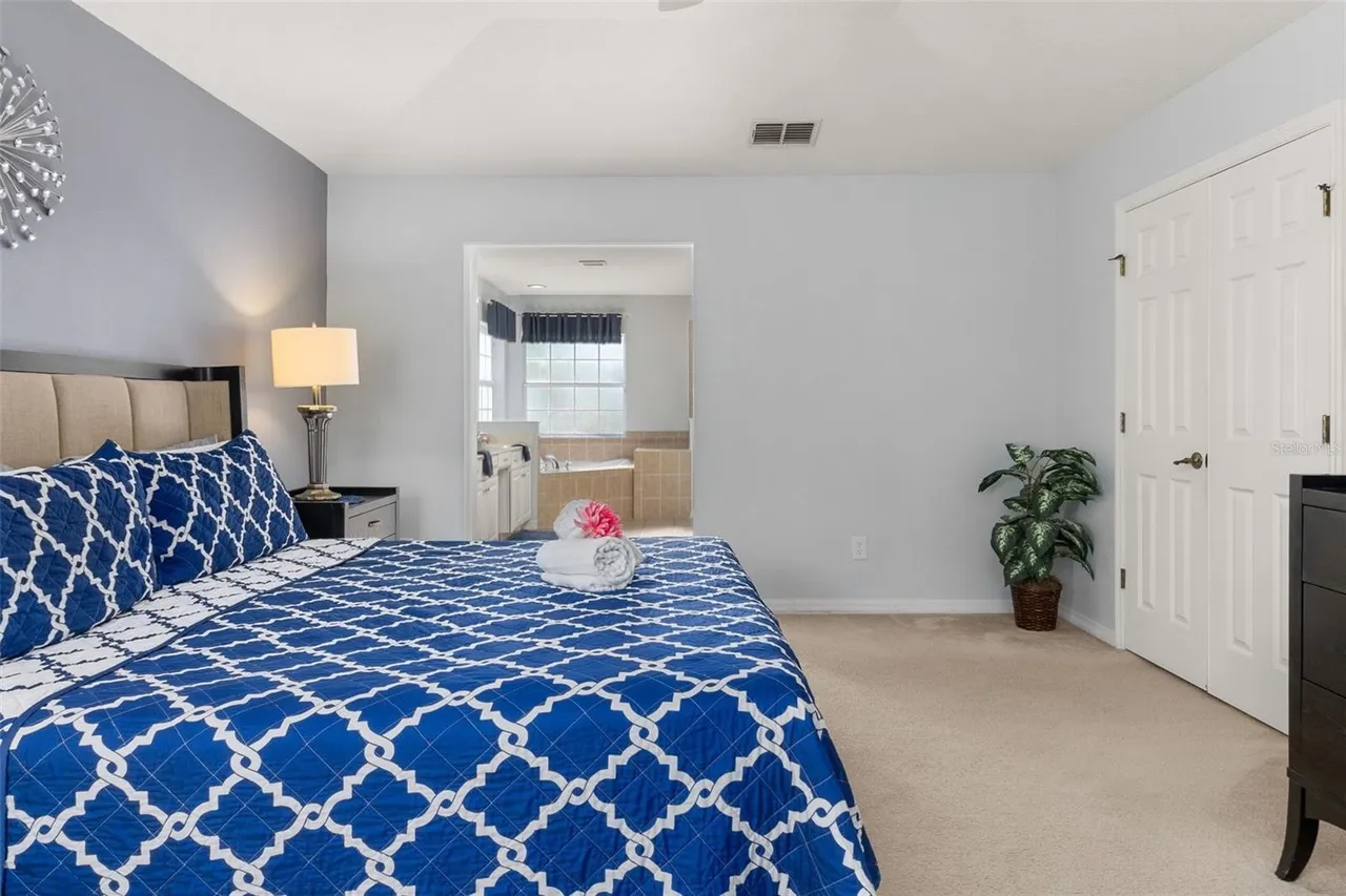 Slide show image of the Orlando Florida Home for Sale 31