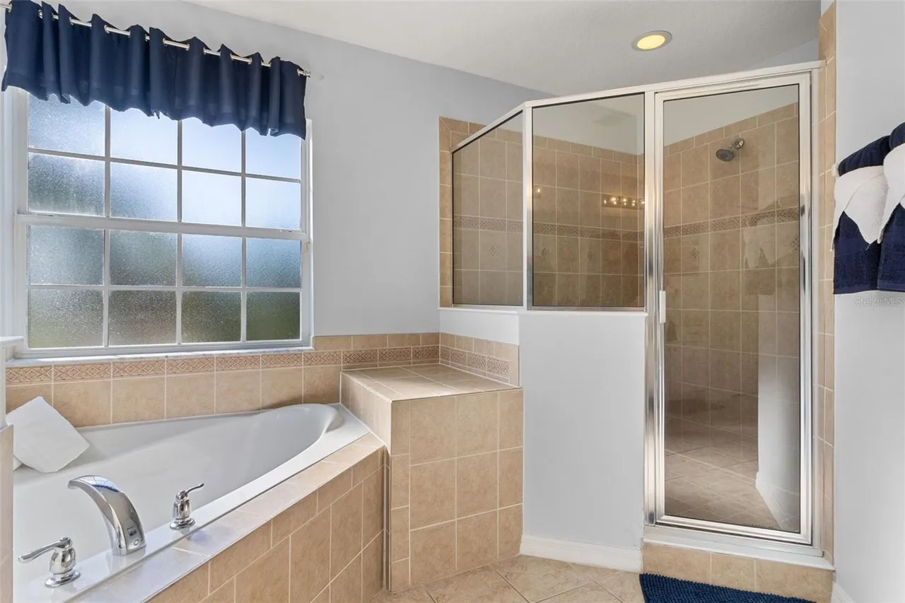 Slide show image of the Orlando Florida Home for Sale 35