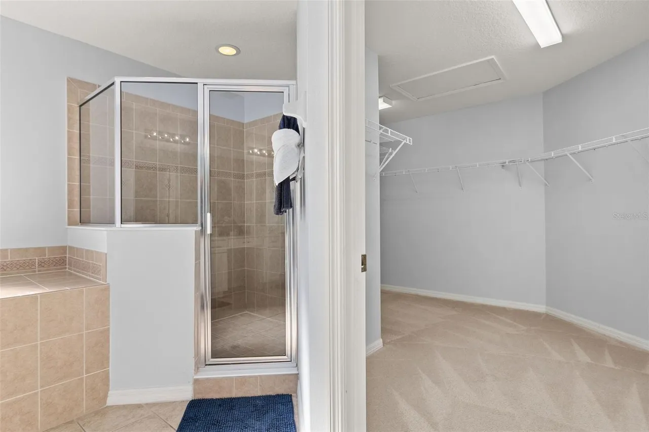 Slide show image of the Orlando Florida Home for Sale 36