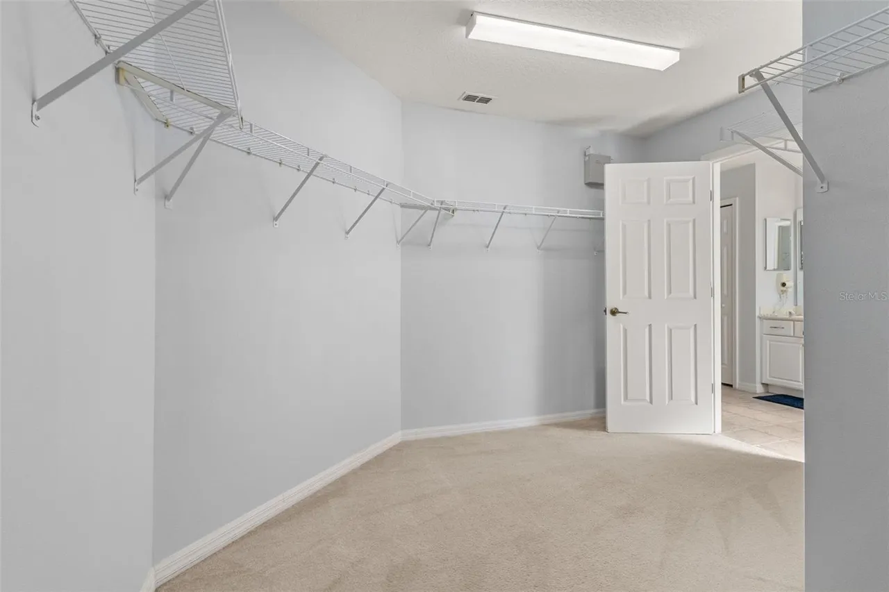 Slide show image of the Orlando Florida Home for Sale 37