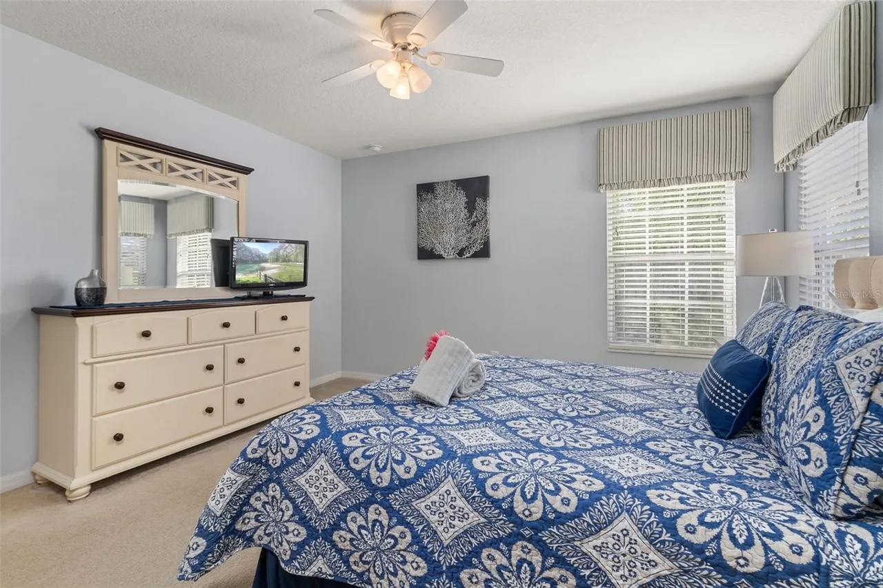 Slide show image of the Orlando Florida Home for Sale 38