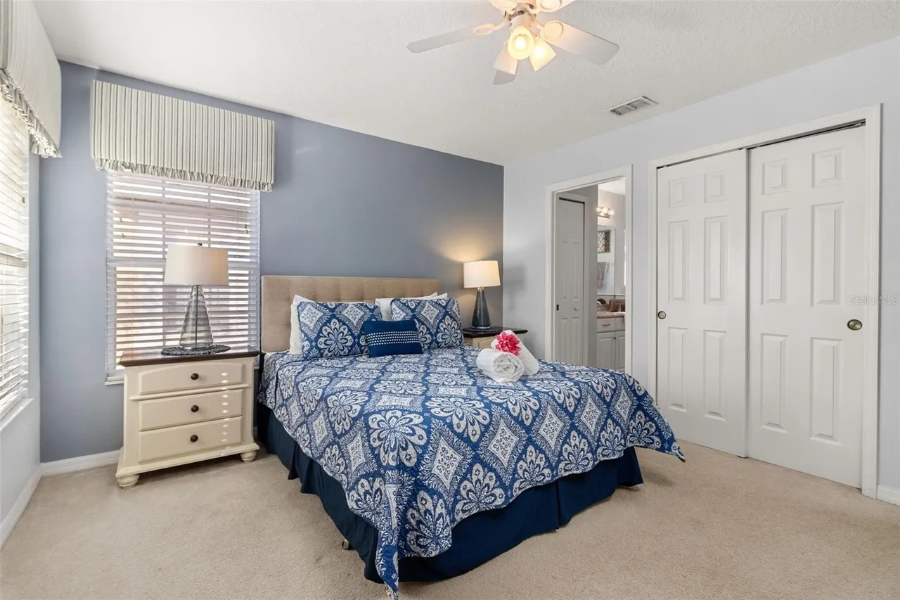 Slide show image of the Orlando Florida Home for Sale 39