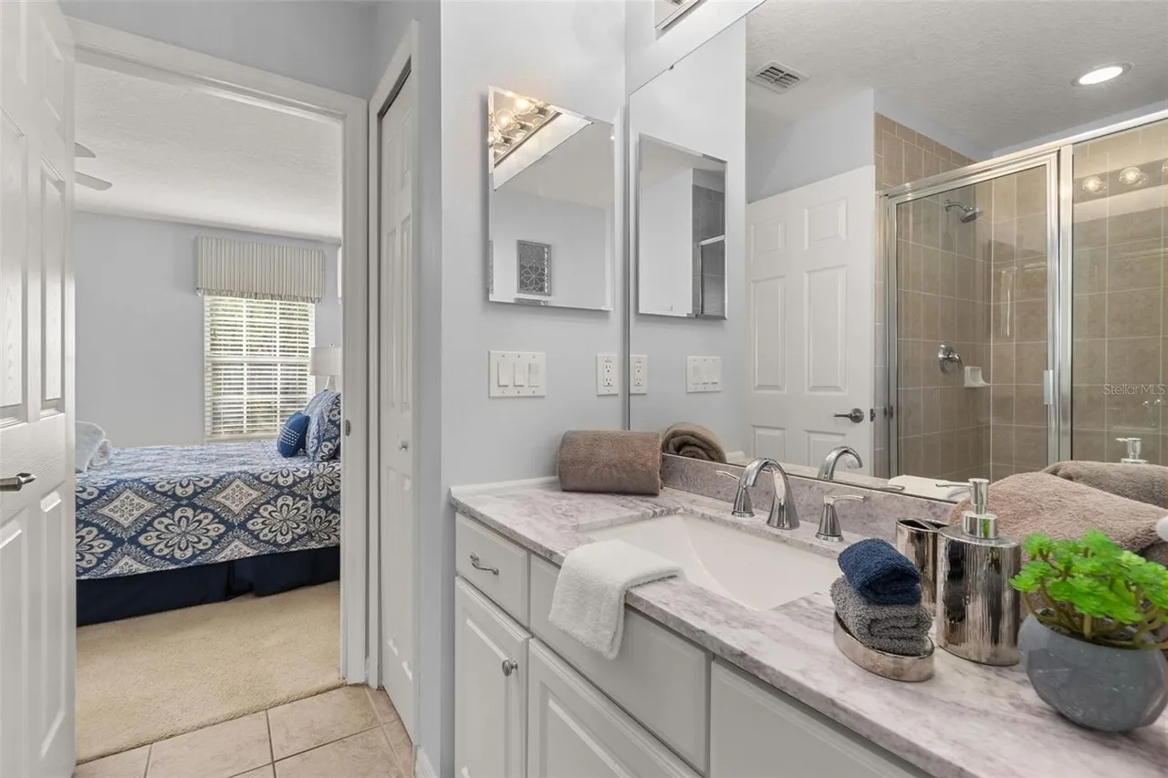 Slide show image of the Orlando Florida Home for Sale 41