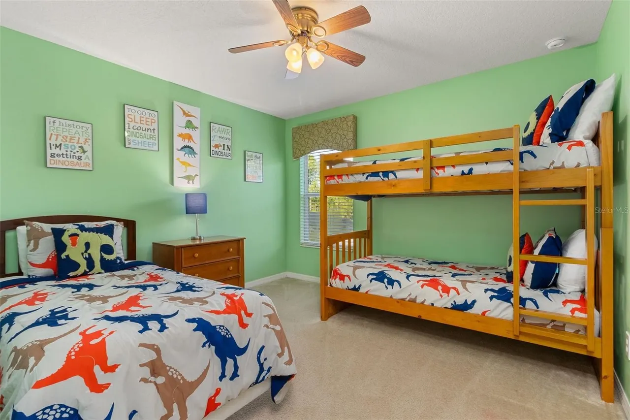 Slide show image of the Orlando Florida Home for Sale 43