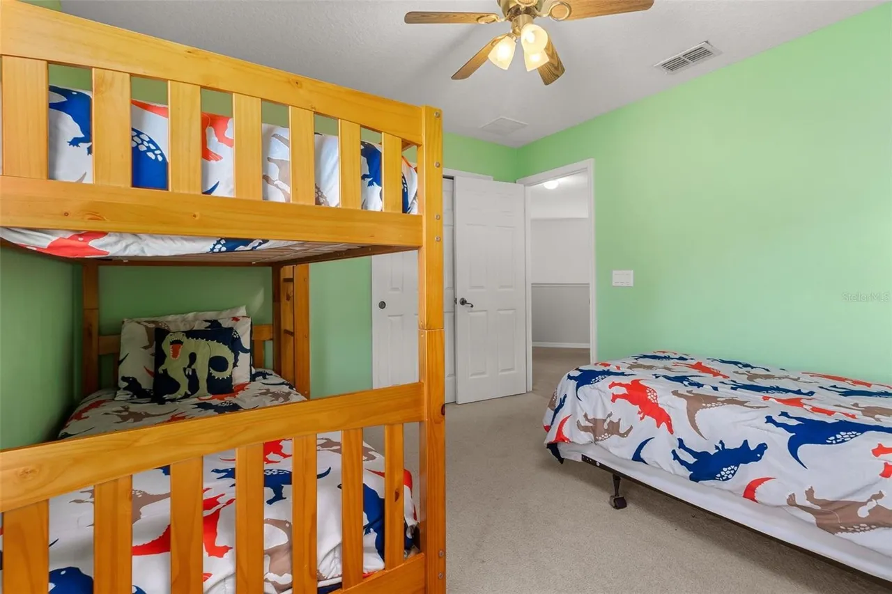 Slide show image of the Orlando Florida Home for Sale 44