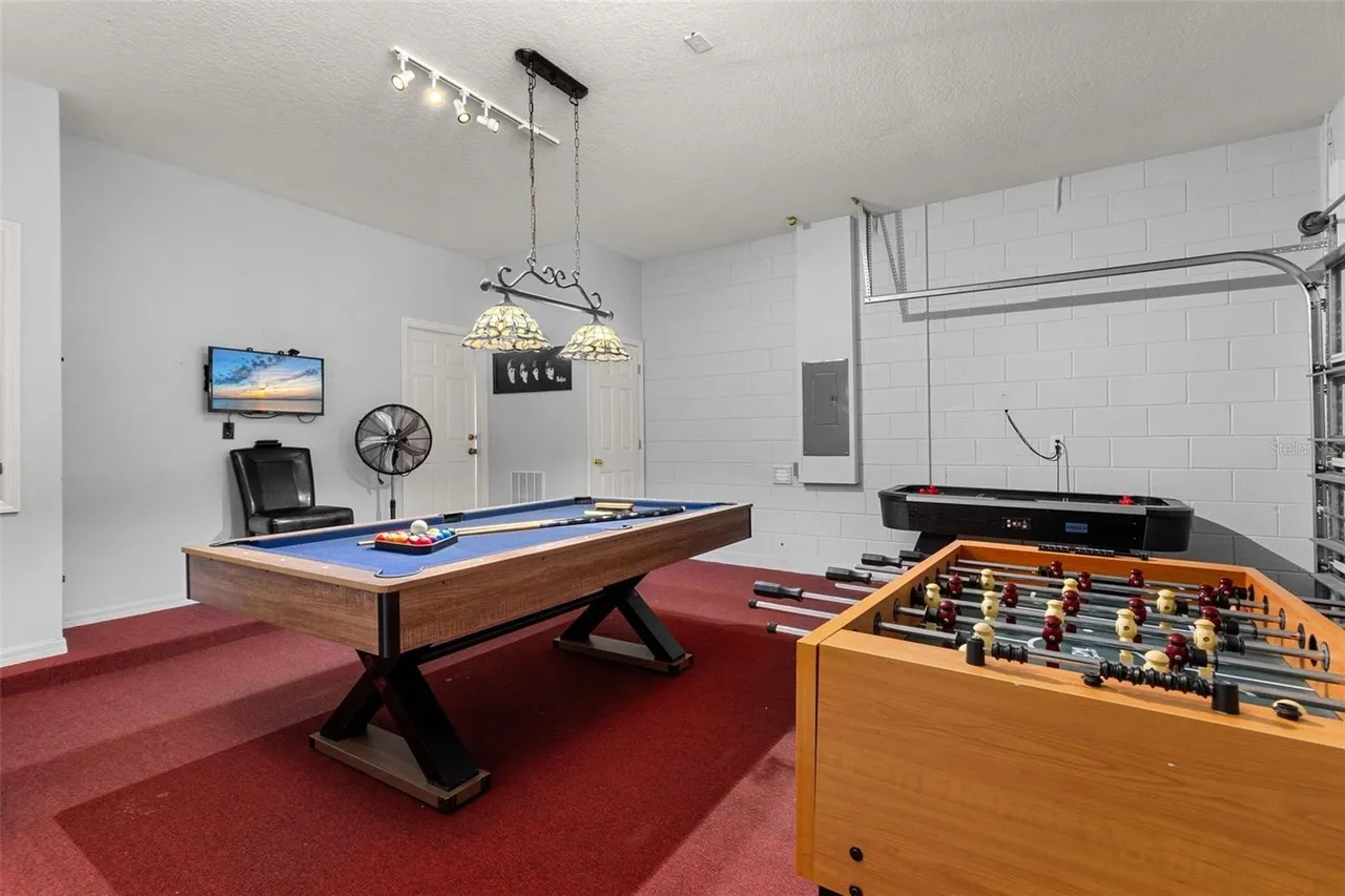 Slide show image of the Orlando Florida Home for Sale 51