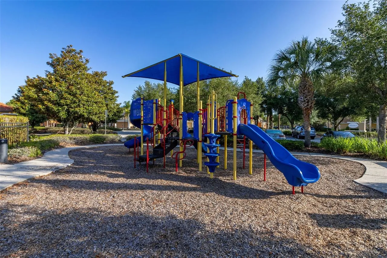 Slide show image of the Orlando Florida Home for Sale 73