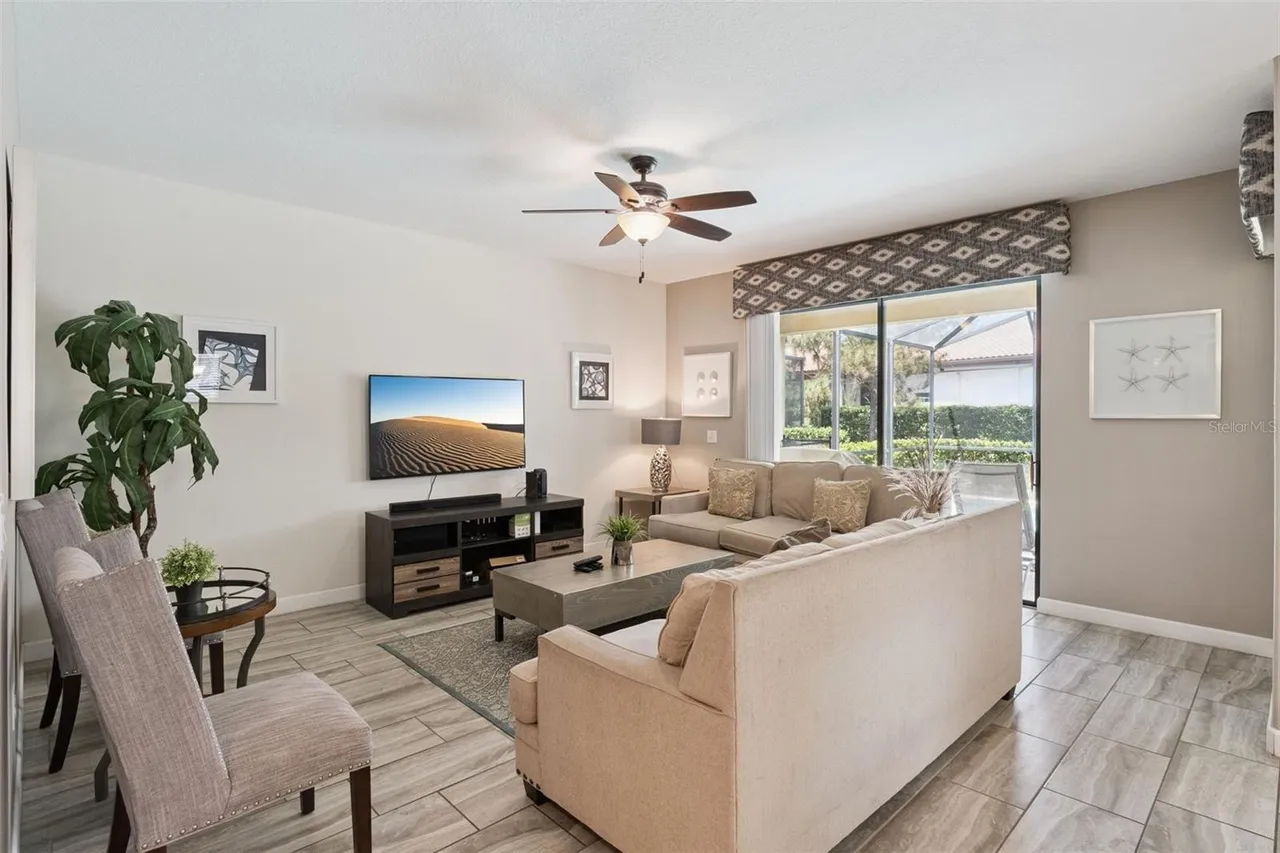 Slide show image of the Orlando Florida Home for Sale 12