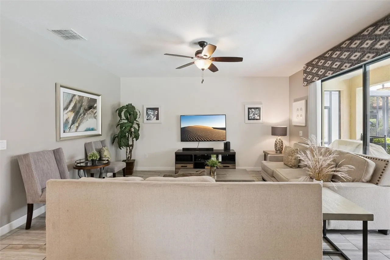 Slide show image of the Orlando Florida Home for Sale 13