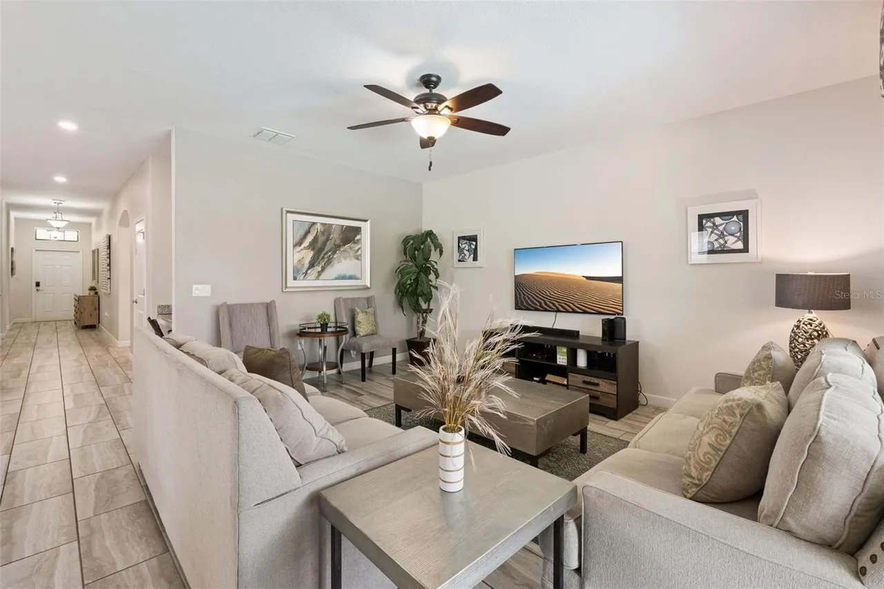 Slide show image of the Orlando Florida Home for Sale 14