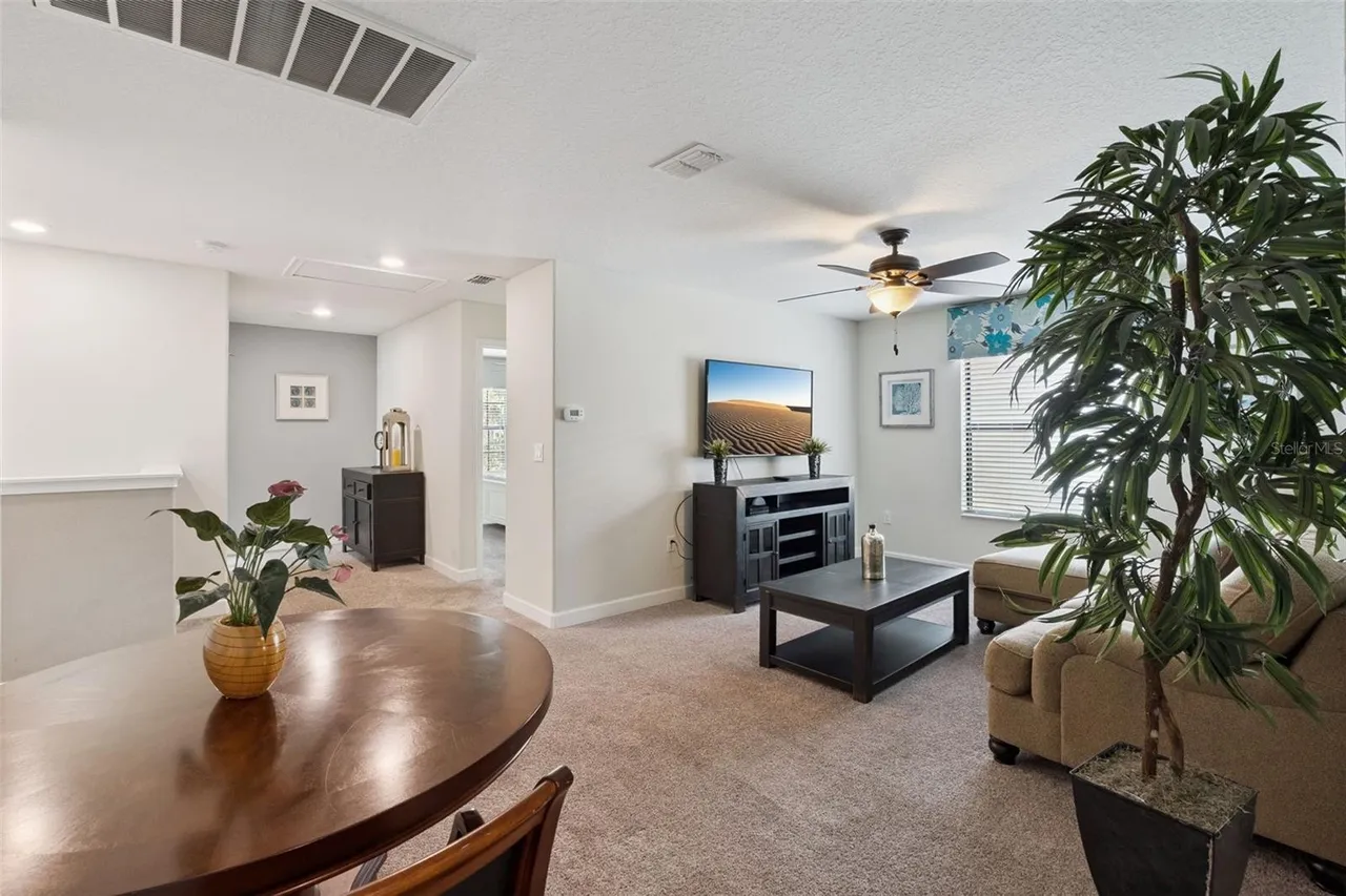 Slide show image of the Orlando Florida Home for Sale 22