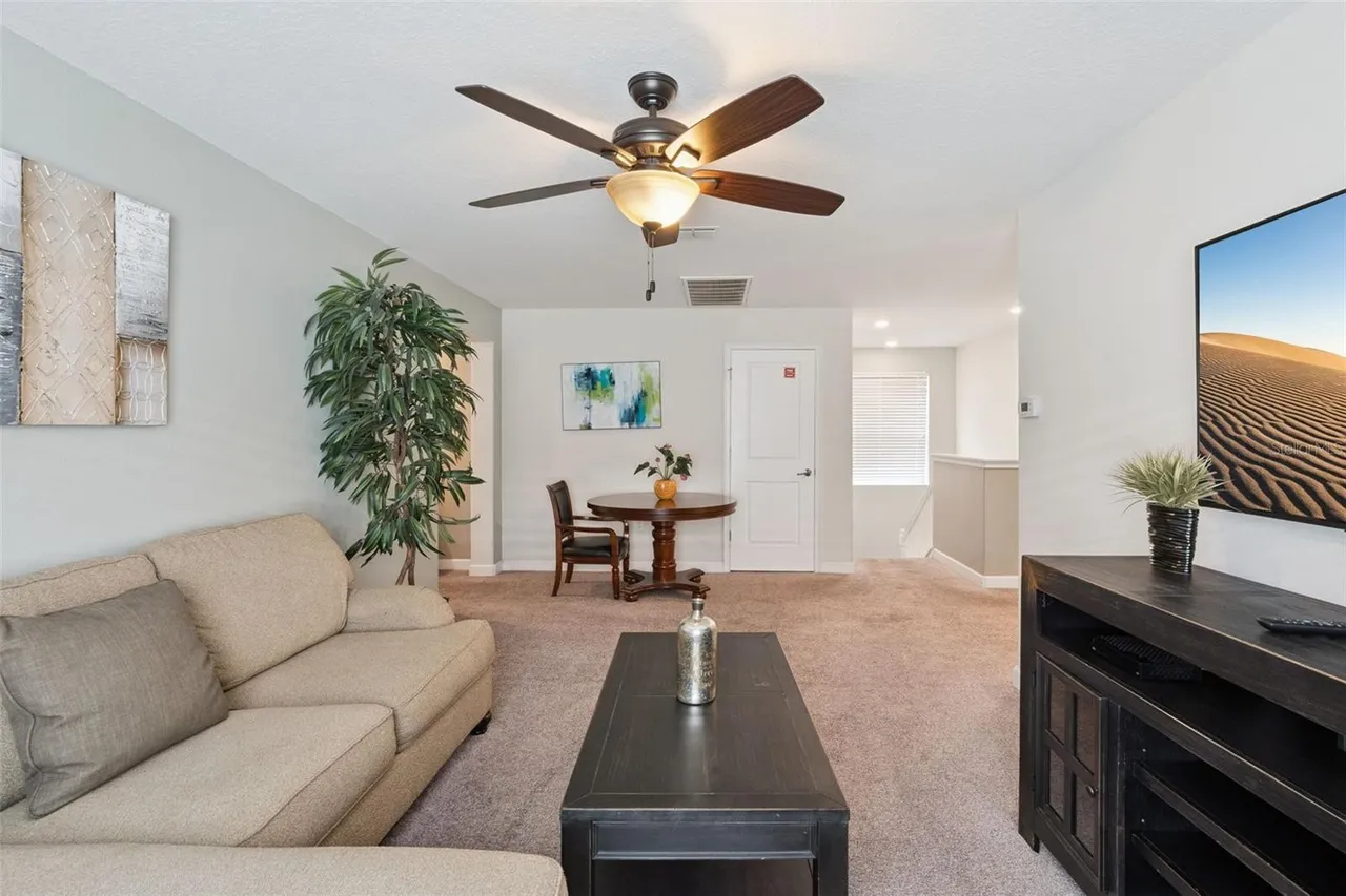Slide show image of the Orlando Florida Home for Sale 23