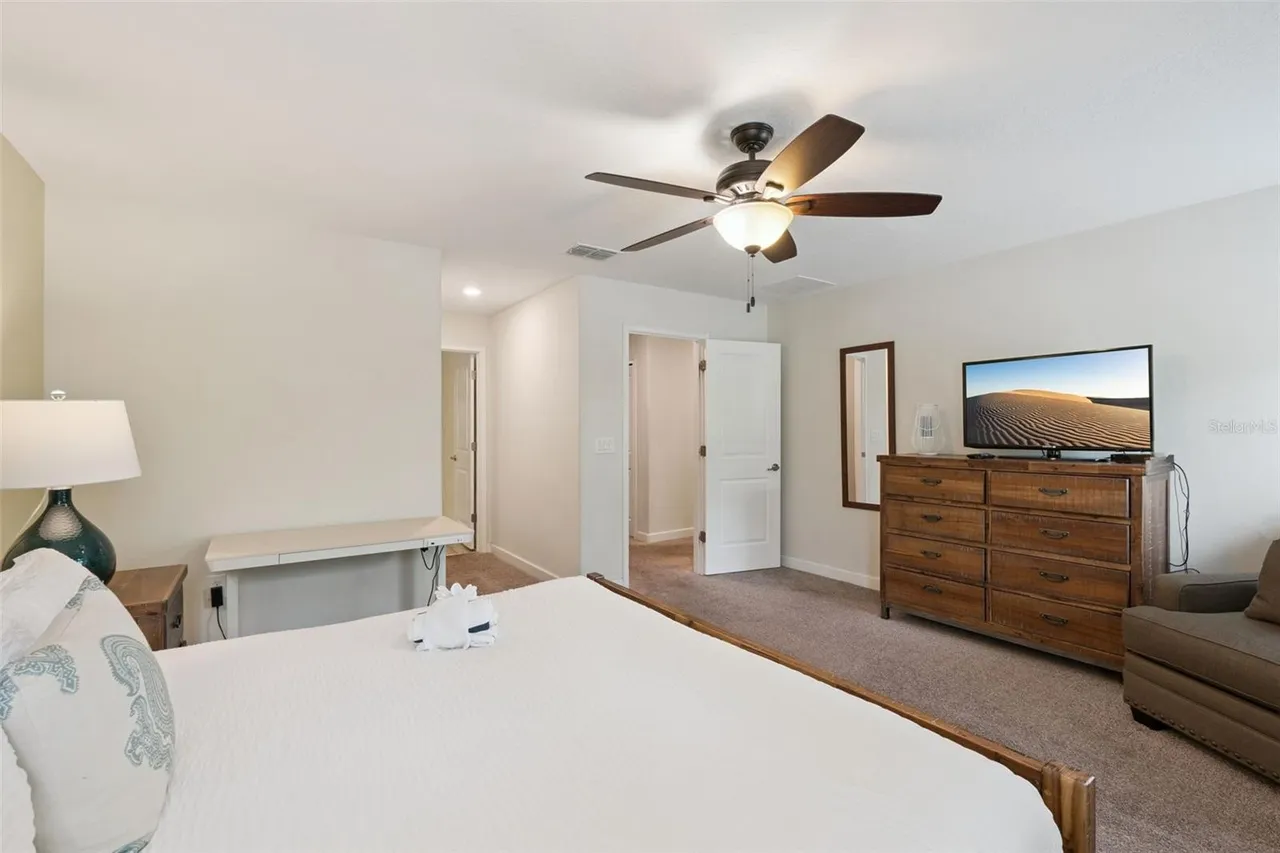 Slide show image of the Orlando Florida Home for Sale 27