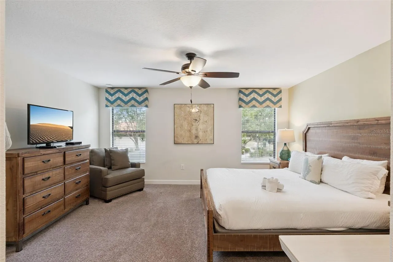 Slide show image of the Orlando Florida Home for Sale 29