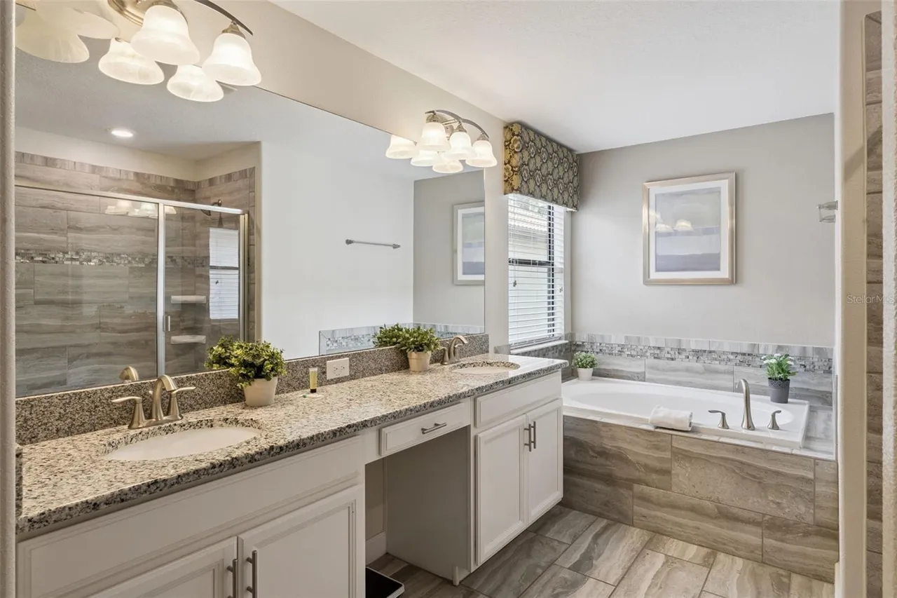 Slide show image of the Orlando Florida Home for Sale 30