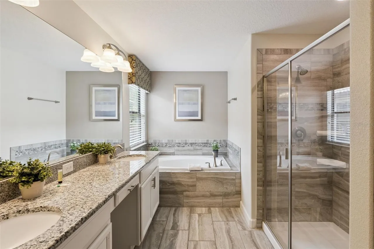 Slide show image of the Orlando Florida Home for Sale 31