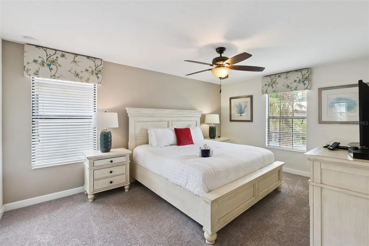 Slide show image of the Orlando Florida Home for Sale 33
