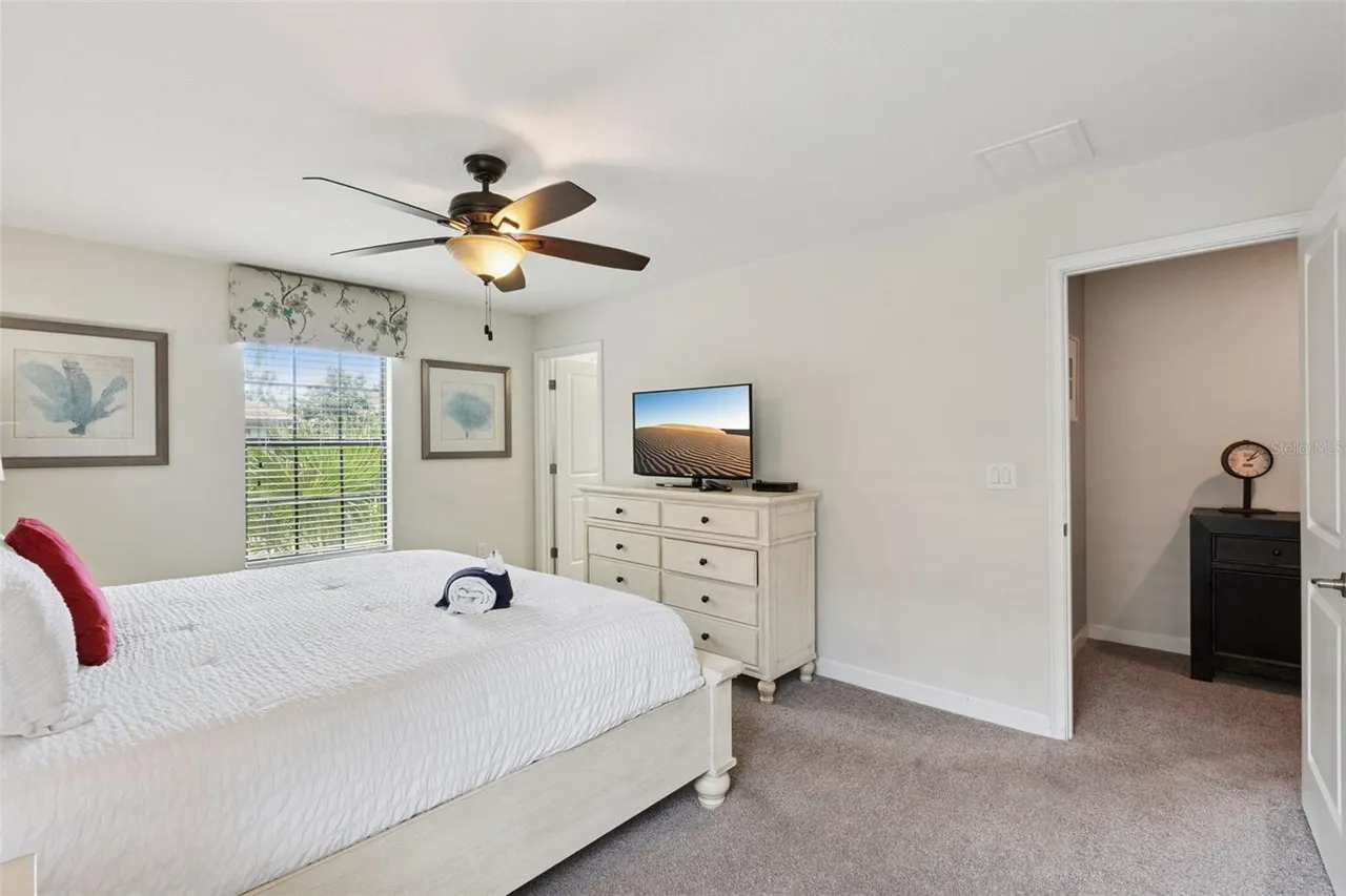 Slide show image of the Orlando Florida Home for Sale 34