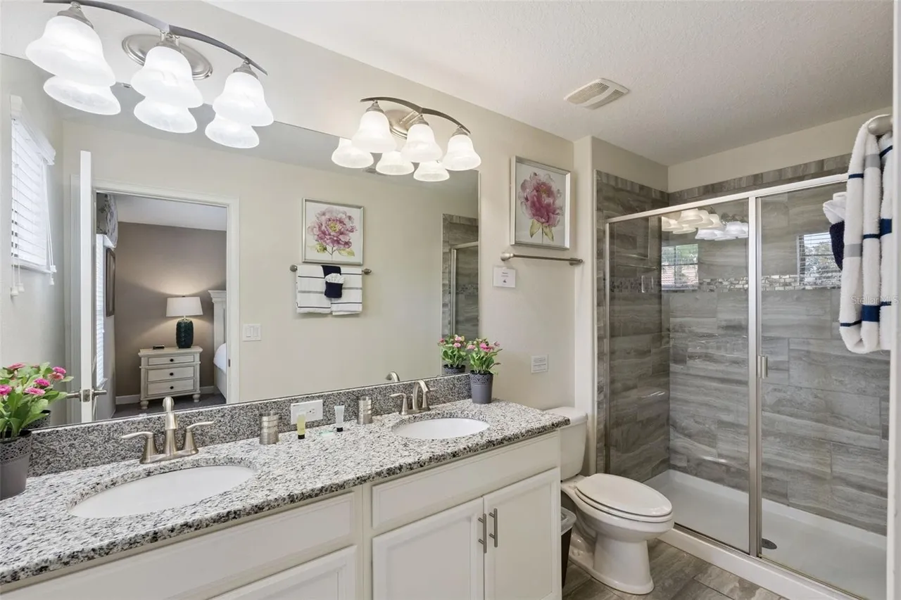 Slide show image of the Orlando Florida Home for Sale 35