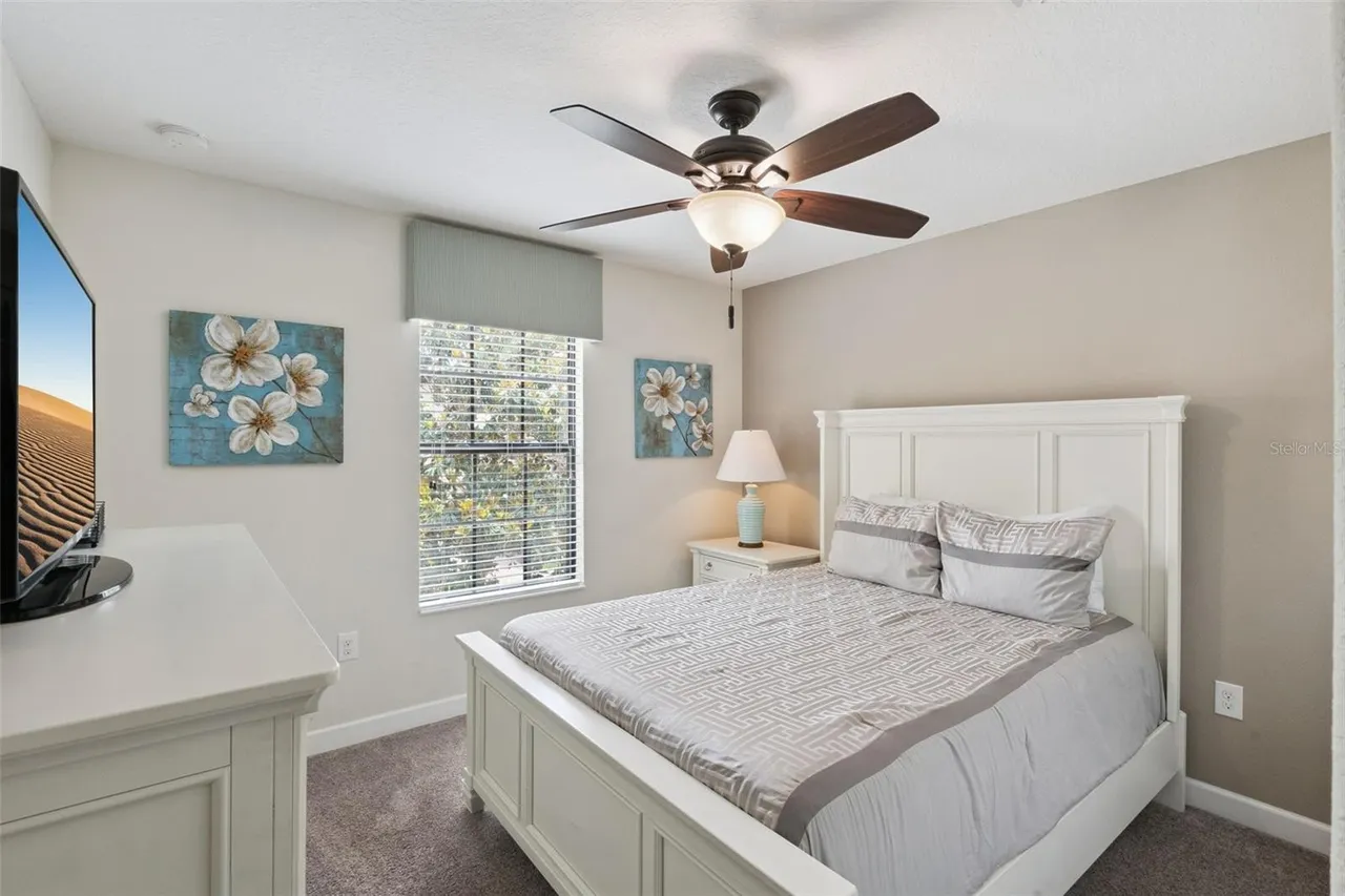 Slide show image of the Orlando Florida Home for Sale 36