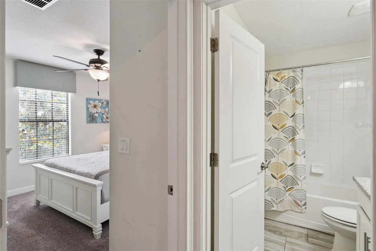 Slide show image of the Orlando Florida Home for Sale 37
