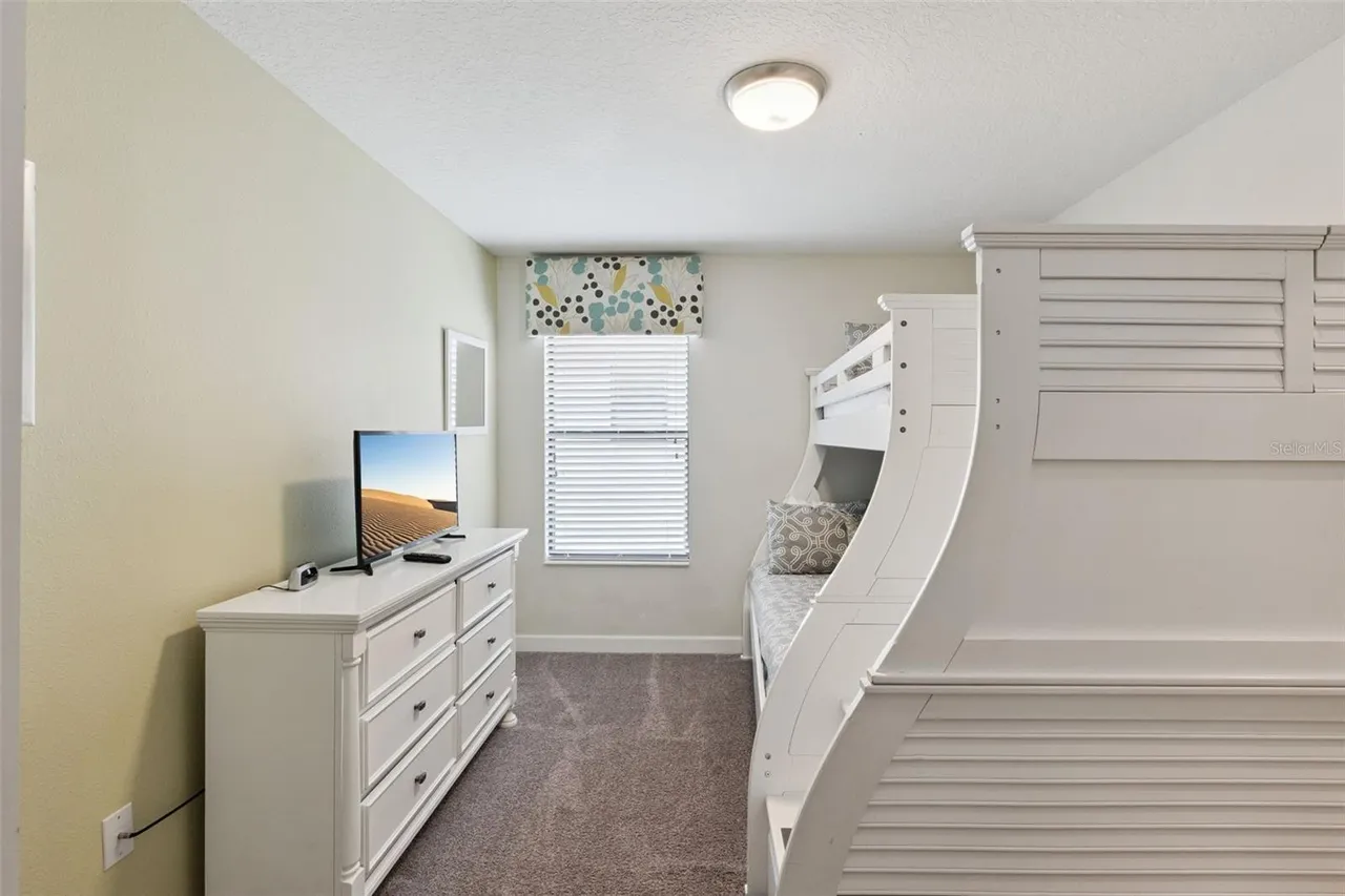 Slide show image of the Orlando Florida Home for Sale 39