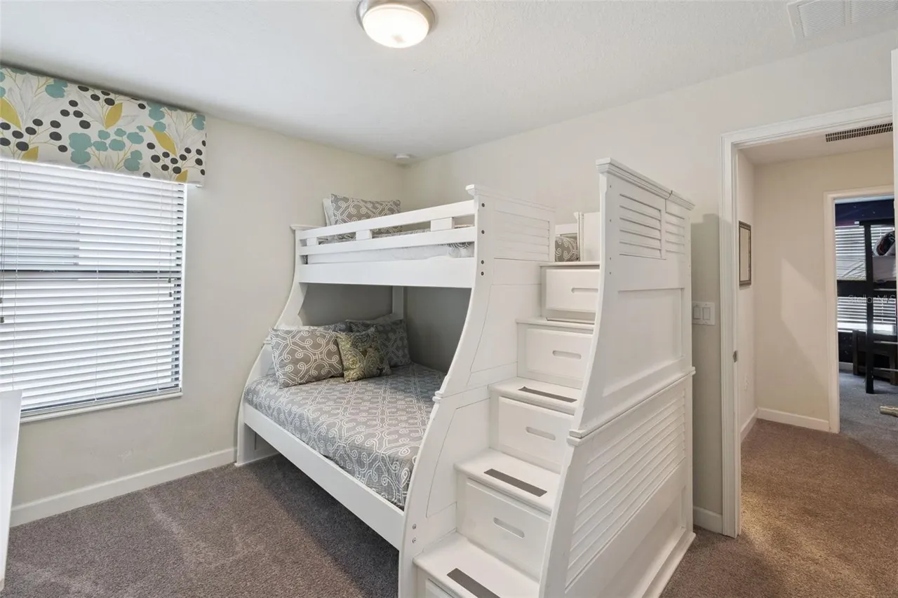Slide show image of the Orlando Florida Home for Sale 40