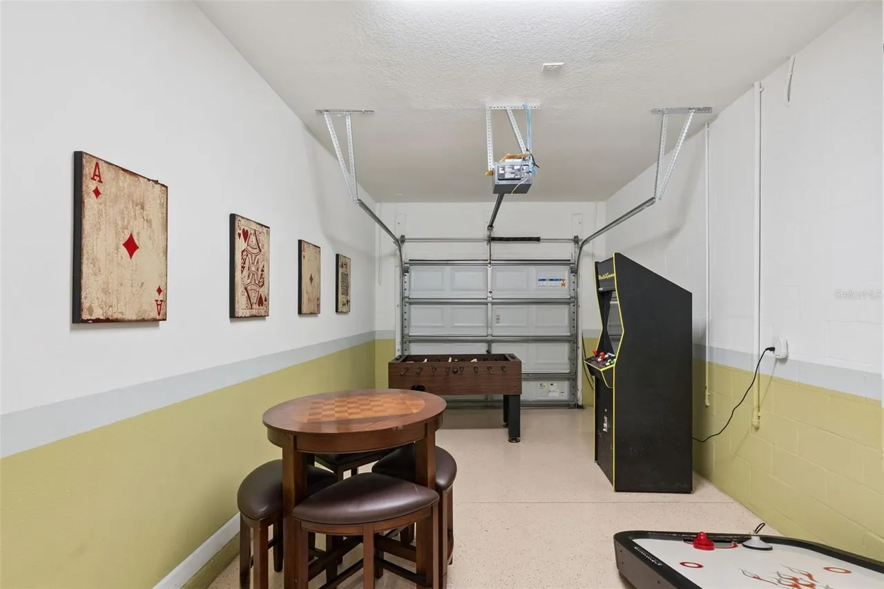 Slide show image of the Orlando Florida Home for Sale 43